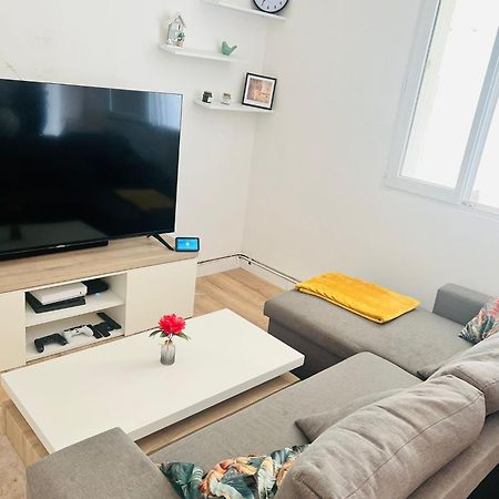 Charmant Appartement Americain Сен-Дені Екстер'єр фото